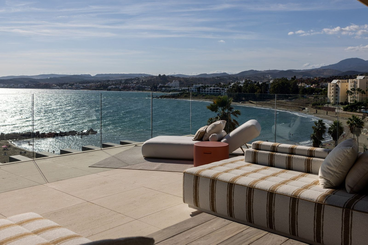 2 Bed - Apartment for Sale in La Alqueria, Estepona