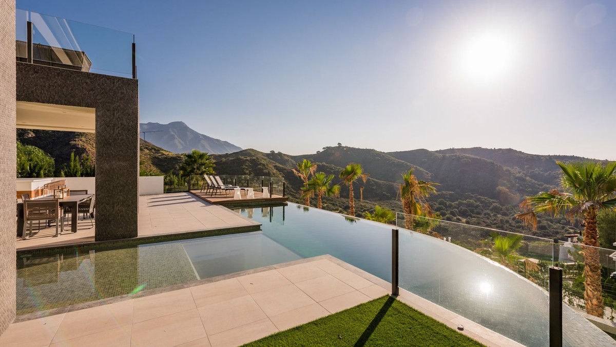 Casa de 6 Dormitorios en alquiler vacacional en La Quinta, Benahavís