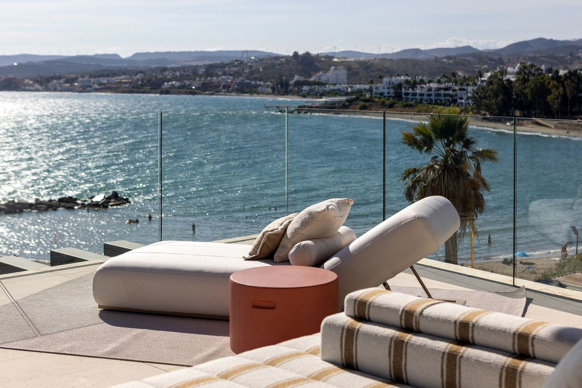 2 Bed - Apartment for Sale in La Alqueria, Estepona