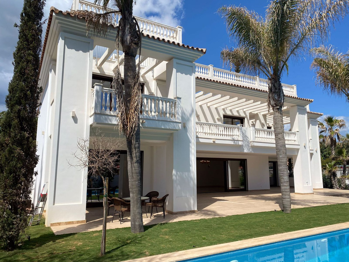 Casa de 6 Dormitorios y 9 Baños en venta en Guadalmina Baja, San Pedro de Alcántara