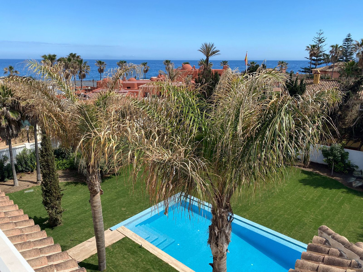 Casa de 6 Dormitorios y 9 Baños en venta en Guadalmina Baja, San Pedro de Alcántara