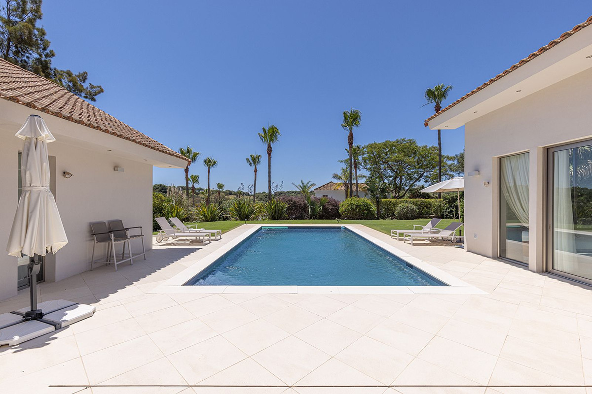 Casa de 5 Dormitorios y 5 Baños en alquiler en Sotogrande