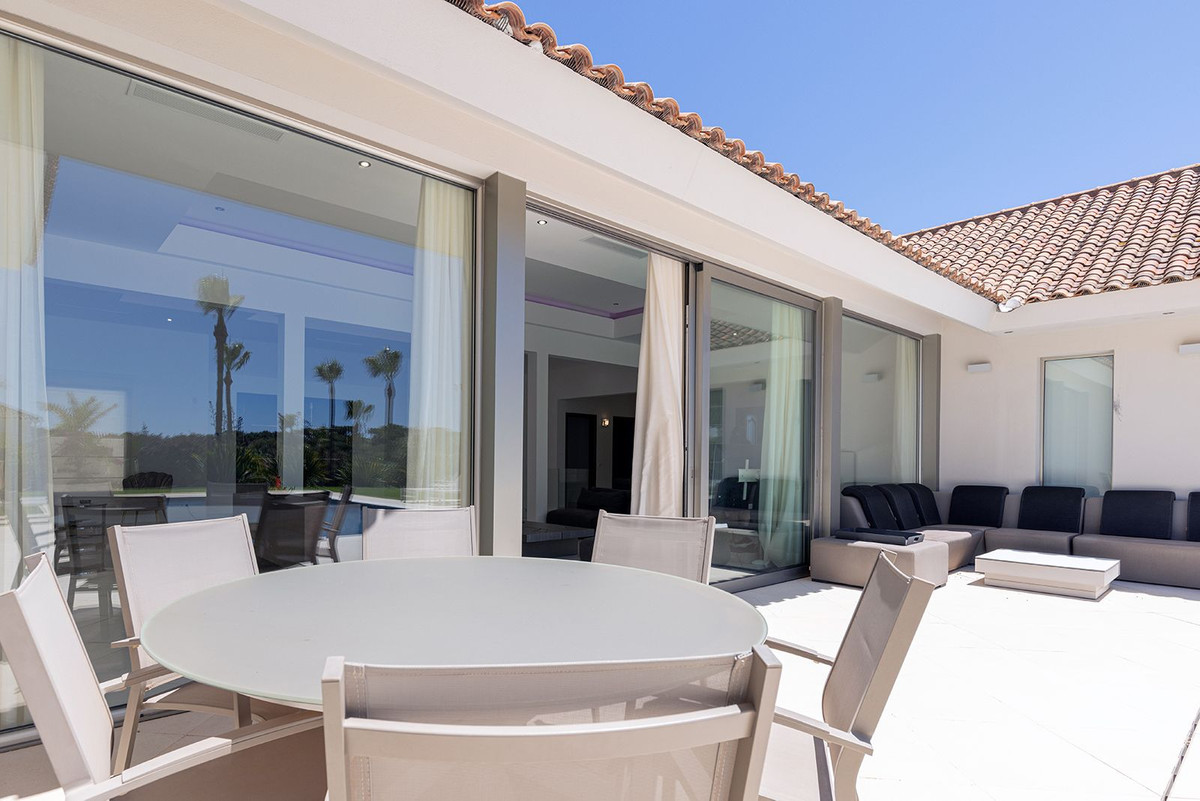 Casa de 5 Dormitorios y 5 Baños en alquiler en Sotogrande