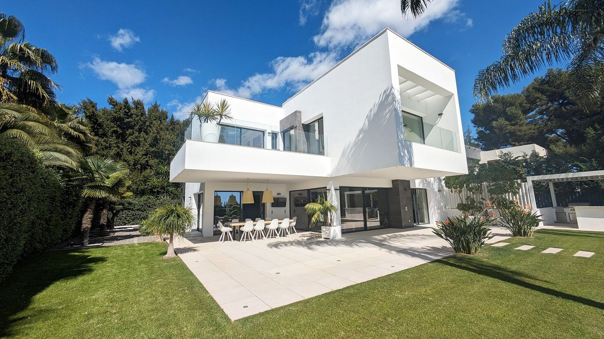 Casa de 5 Dormitorios y 4 Baños en venta en Marbella Centro