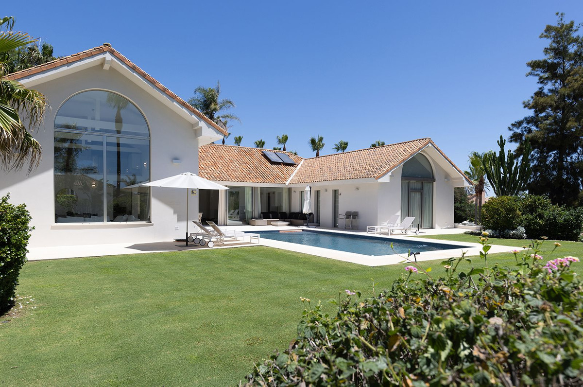 Casa de 5 Dormitorios y 5 Baños en alquiler en Sotogrande