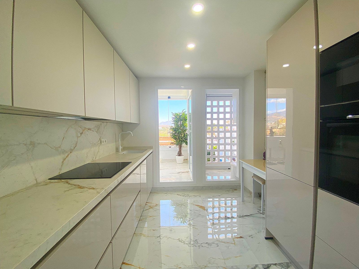 Ático de 2 Dormitorios y 2 Baños en venta en Estepona