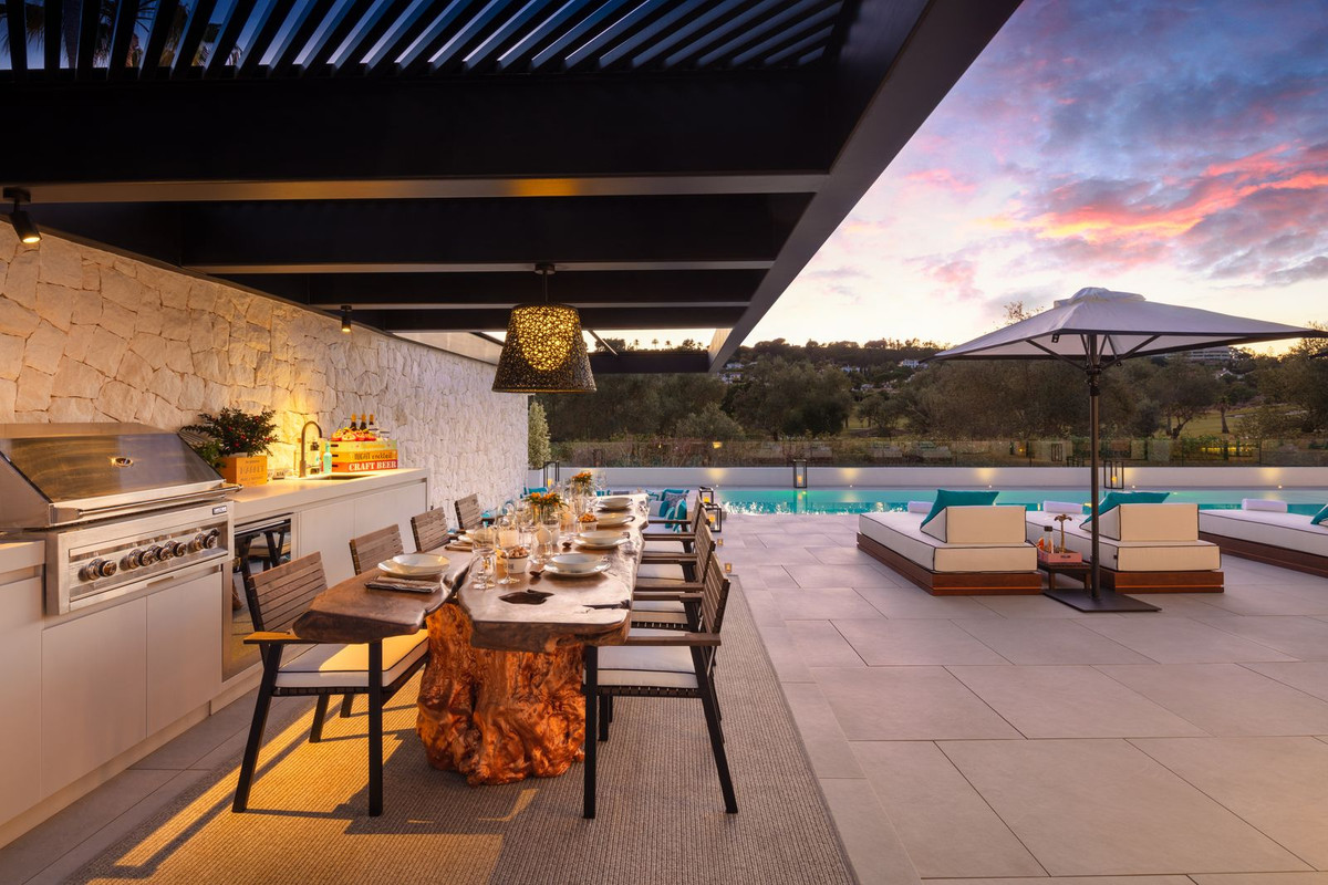 Casa de 5 Dormitorios en venta en Nueva Andalucía, Marbella