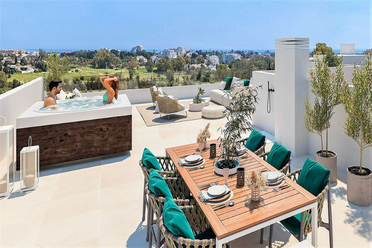Piso de 3 Dormitorios y 2 Baños en venta en Atalaya, Estepona