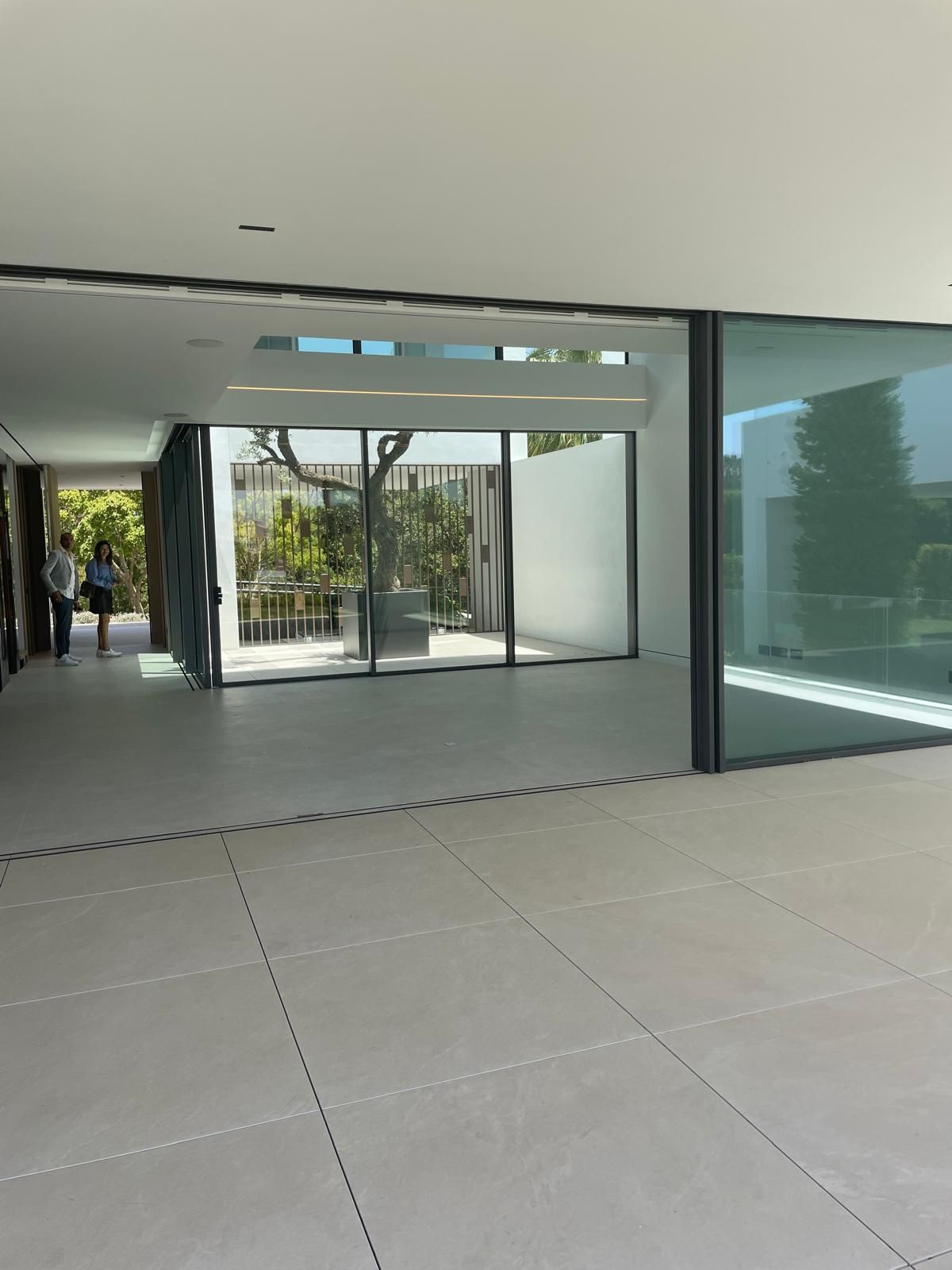 Casa de 4 Dormitorios y 5 Baños en venta en Milla de Oro, Marbella