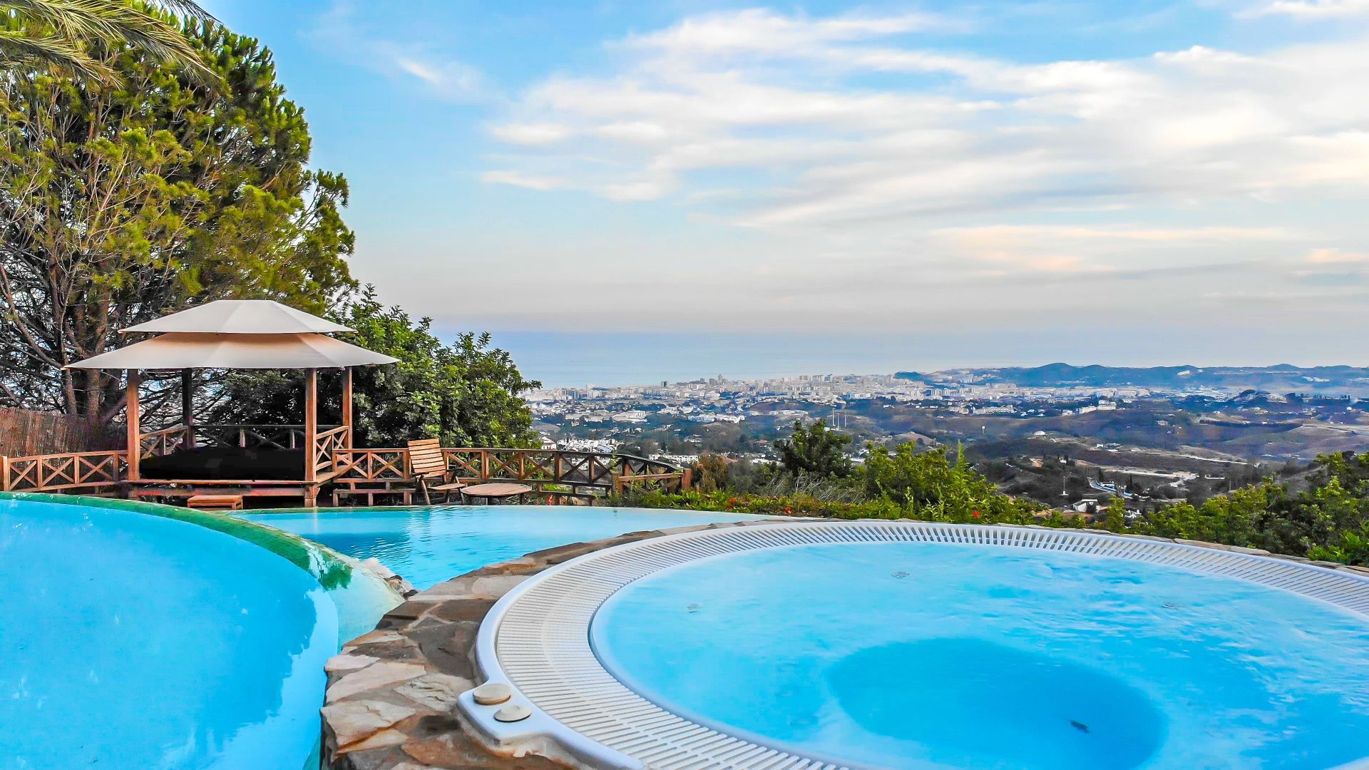 Casa de 9 Dormitorios en venta en Mijas