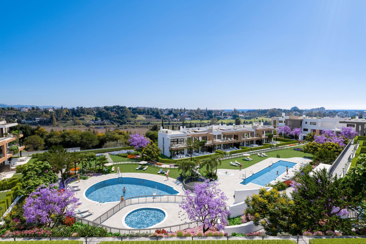 Piso de 3 Dormitorios y 2 Baños en venta en Atalaya, Estepona