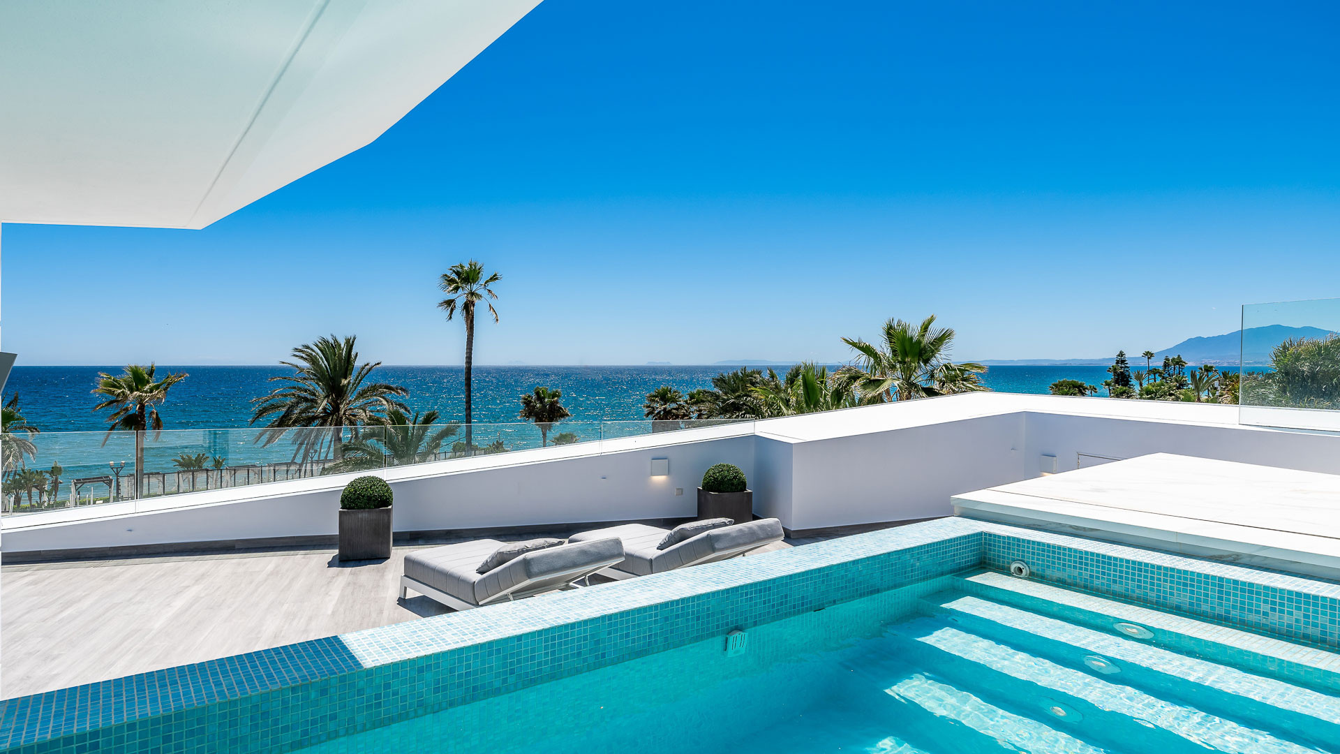 6 Bed - Villa for Sale in Los Monteros, Marbella