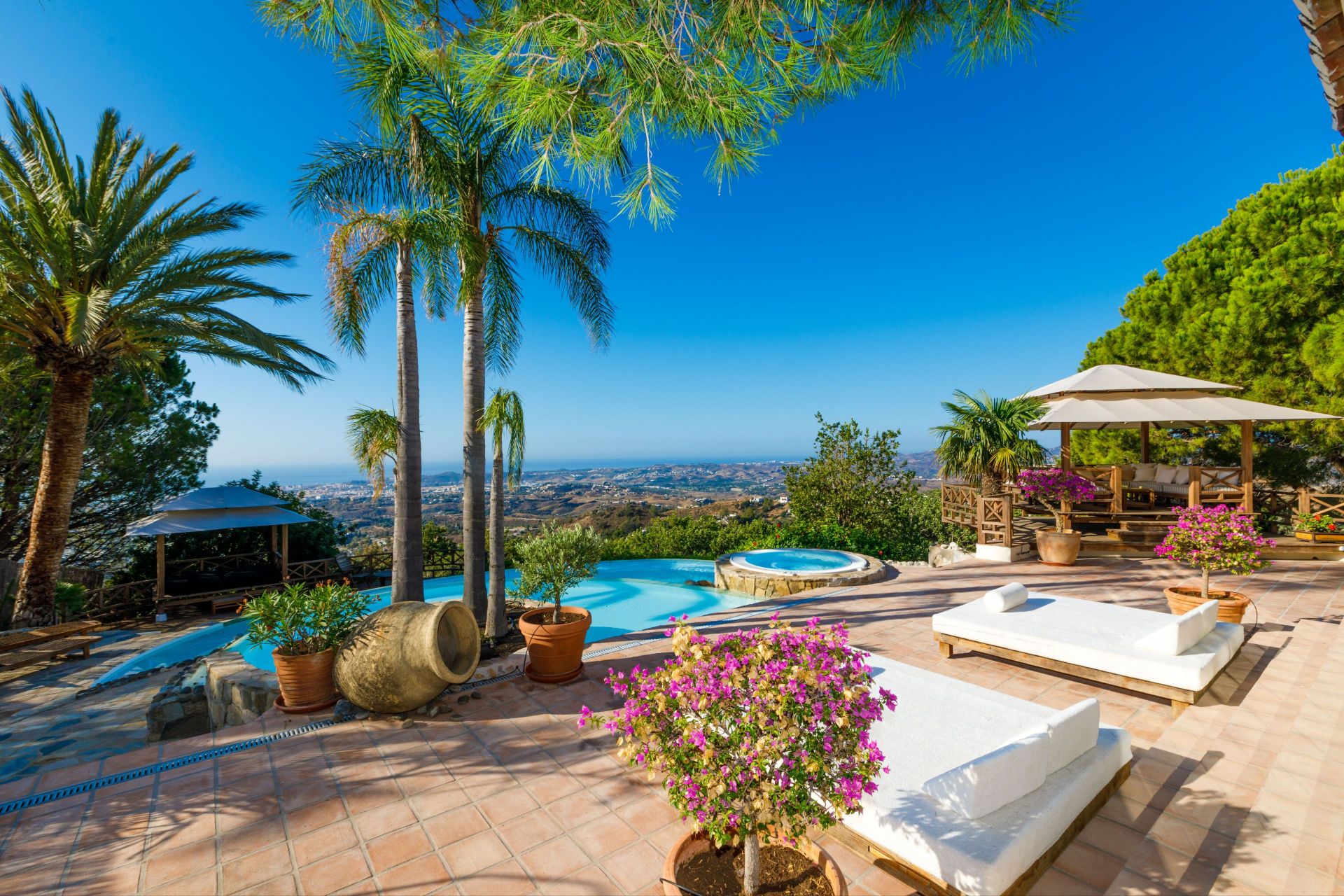 Casa de 9 Dormitorios en venta en Mijas