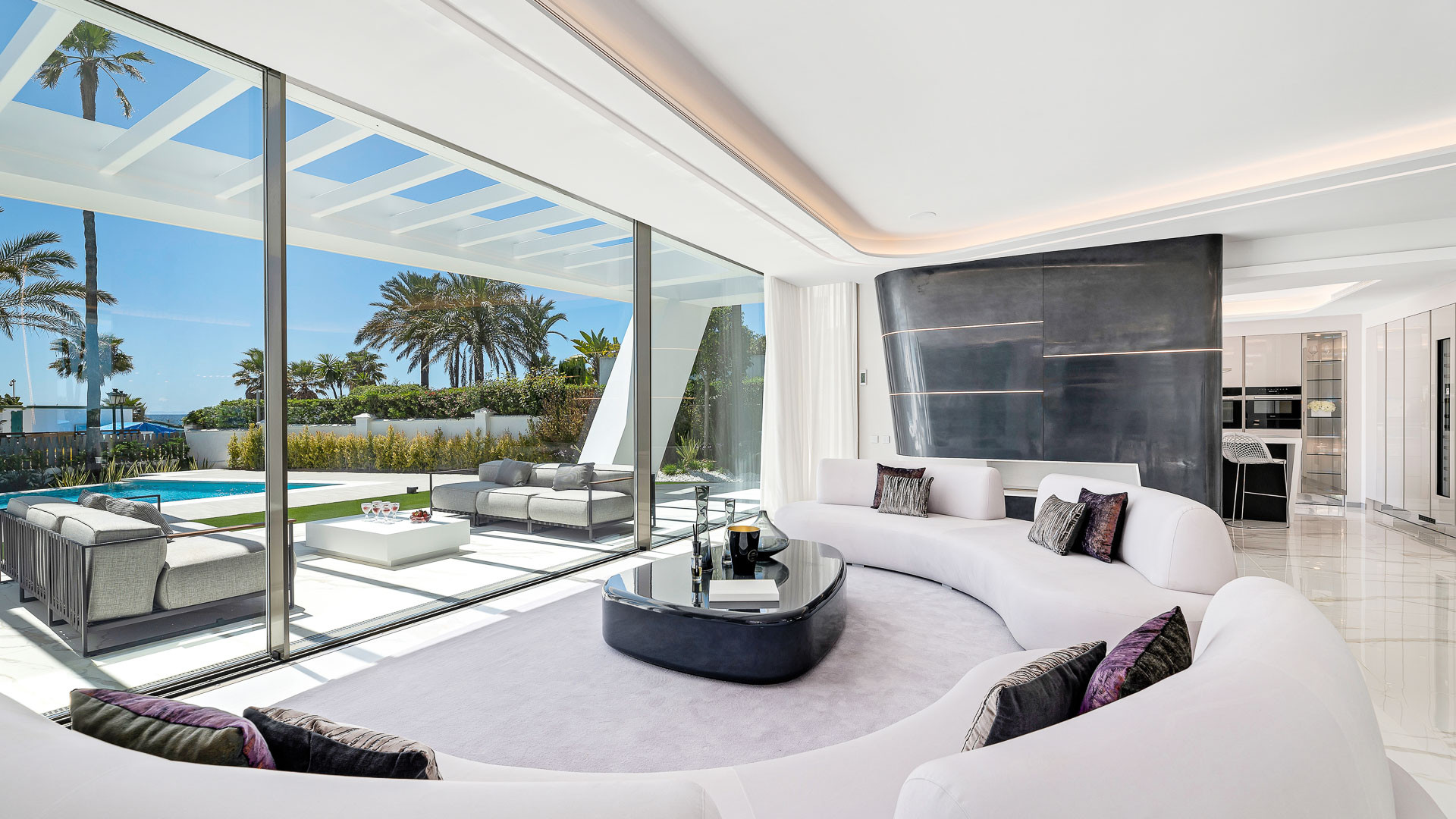 6 Bed - Villa for Sale in Los Monteros, Marbella