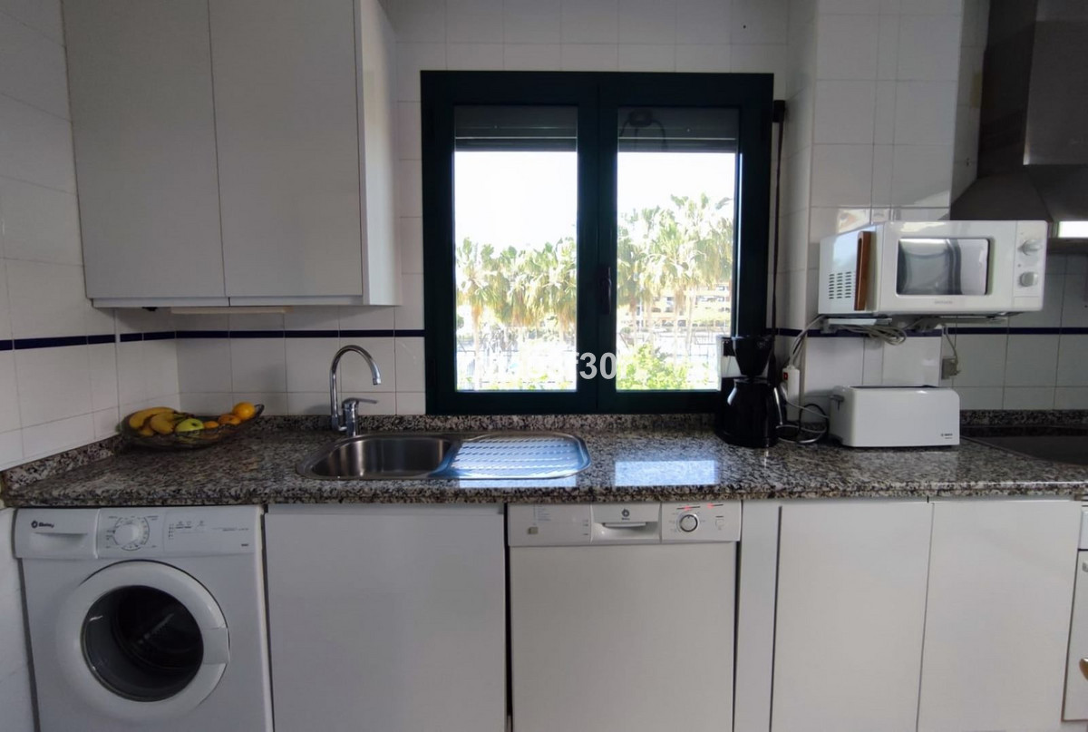 Ático de 3 Dormitorios en alquiler en San Pedro de Alcántara