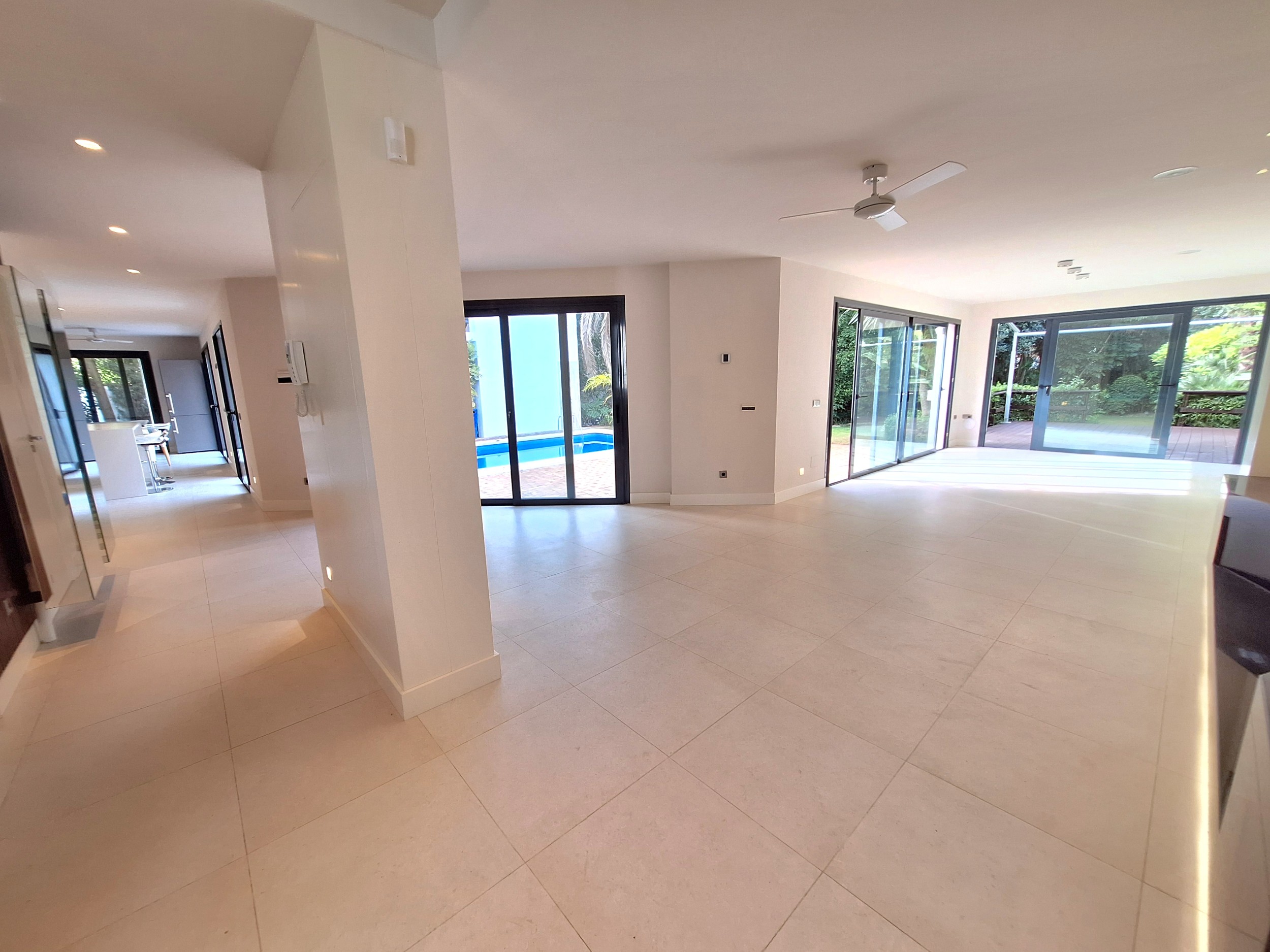 Casa de 5 Dormitorios en venta en Nueva Andalucía, Marbella
