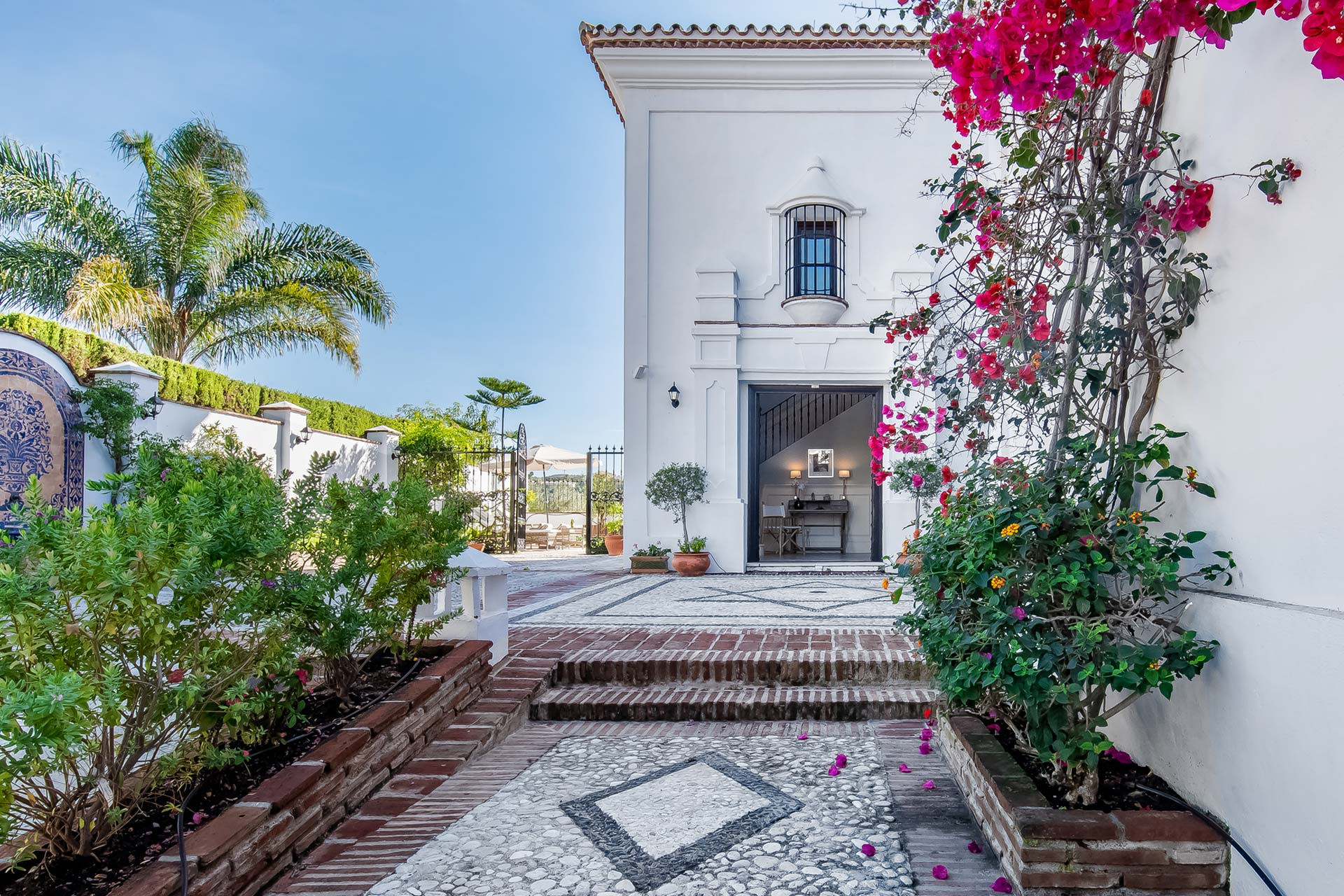 Casa de 6 Dormitorios y 4 Baños en alquiler vacacional en Los Monteros, Marbella