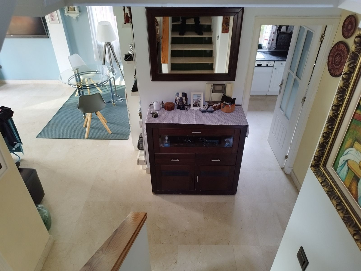 Piso de 3 Dormitorios en venta en Calahonda, Mijas