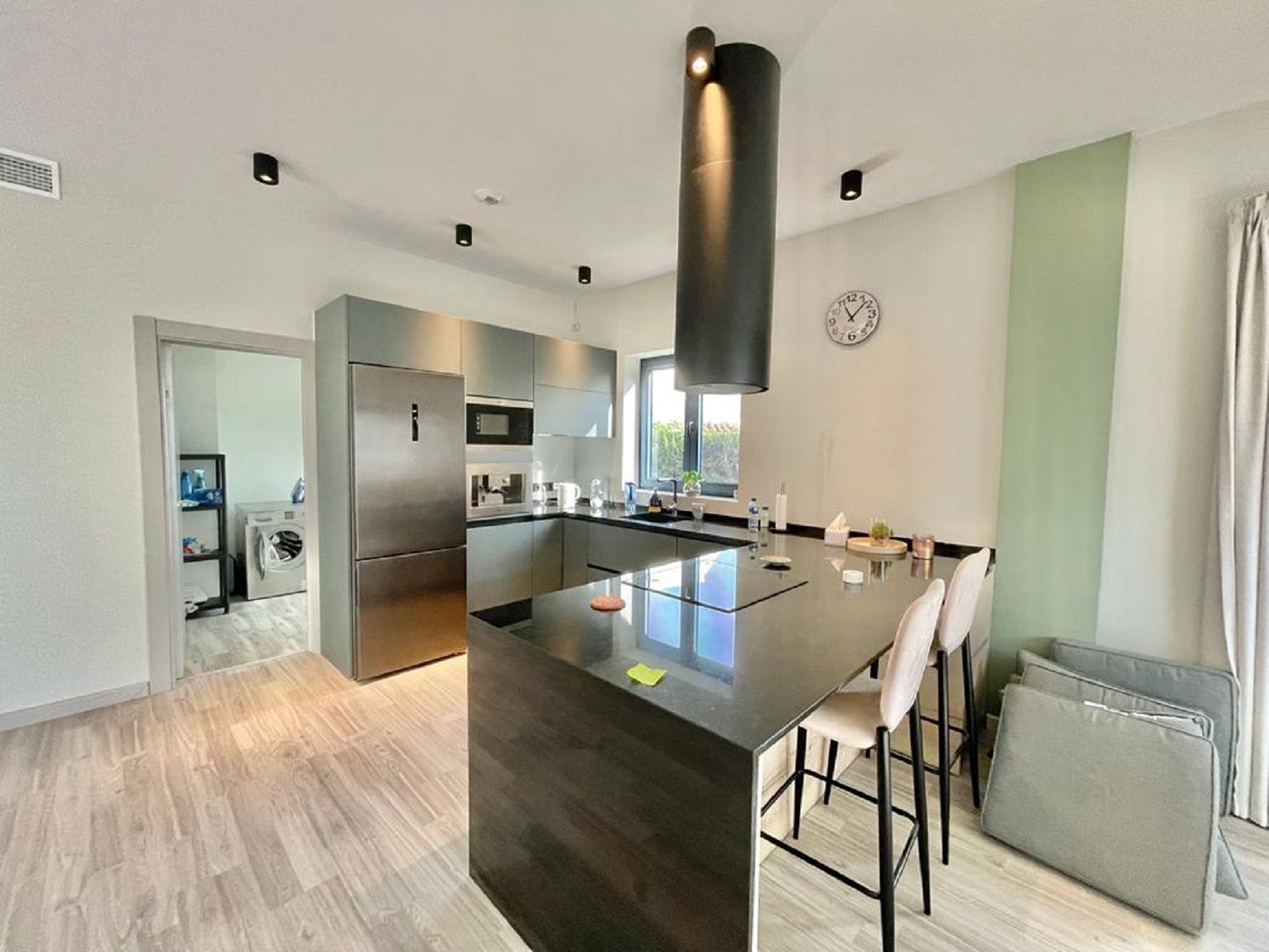 Casa de 5 Dormitorios y 5 Baños en venta en Calahonda, Mijas