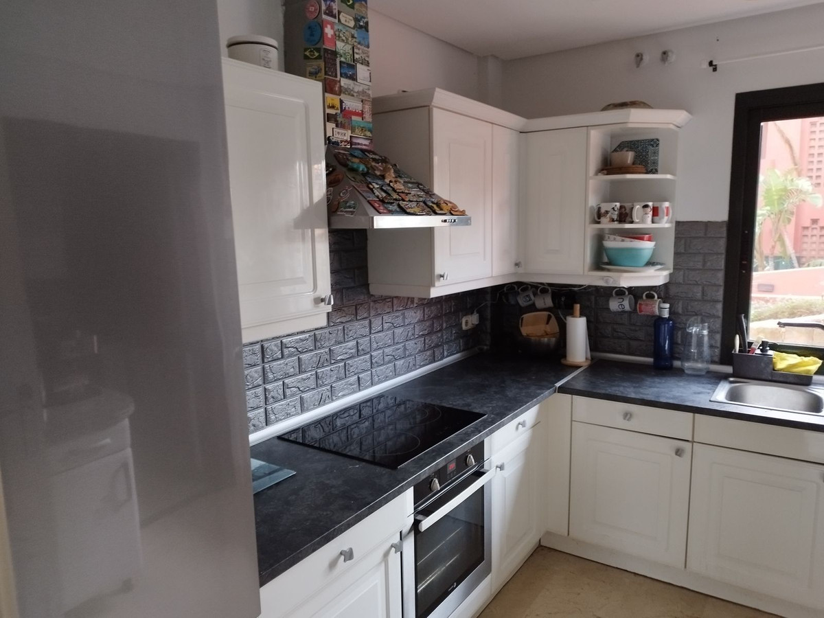 Piso de 3 Dormitorios en venta en Calahonda, Mijas