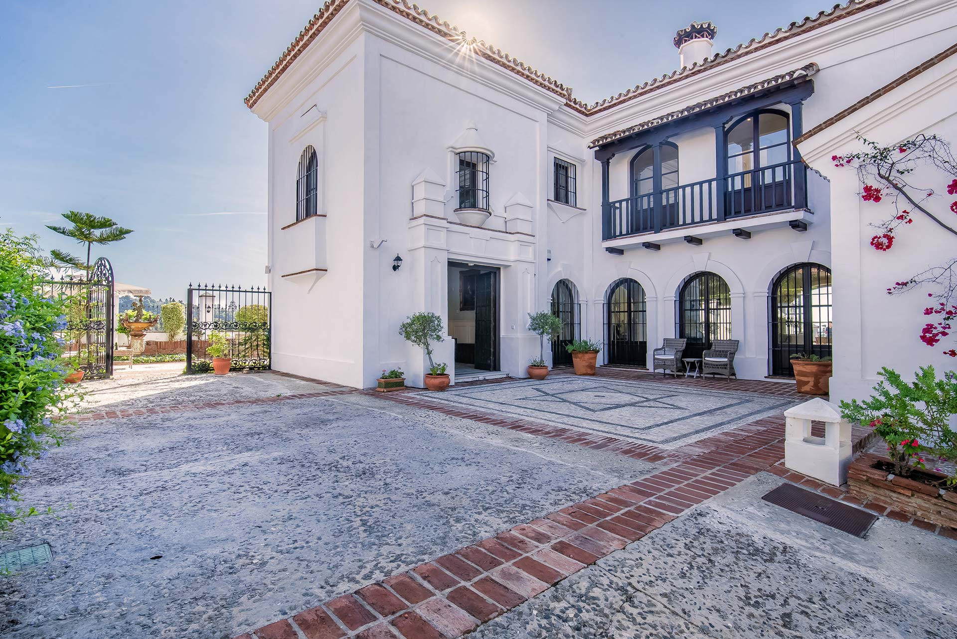 Casa de 6 Dormitorios y 4 Baños en alquiler vacacional en Los Monteros, Marbella
