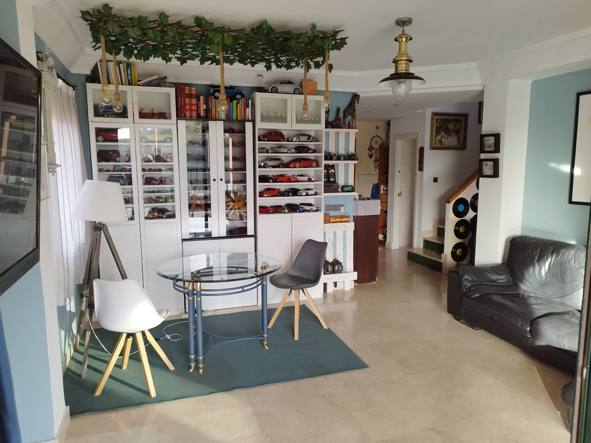 Piso de 3 Dormitorios en venta en Calahonda, Mijas