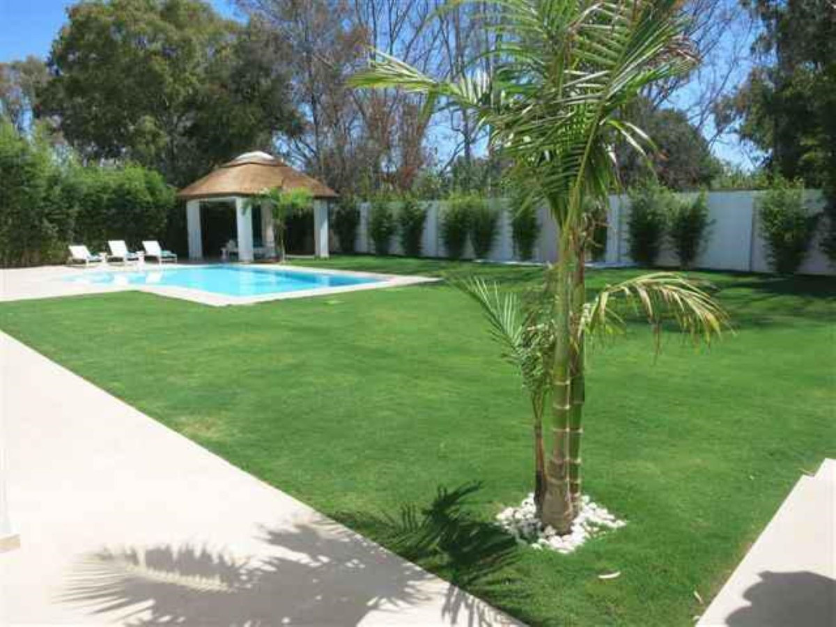 Casa de 5 Dormitorios en alquiler vacacional en Estepona
