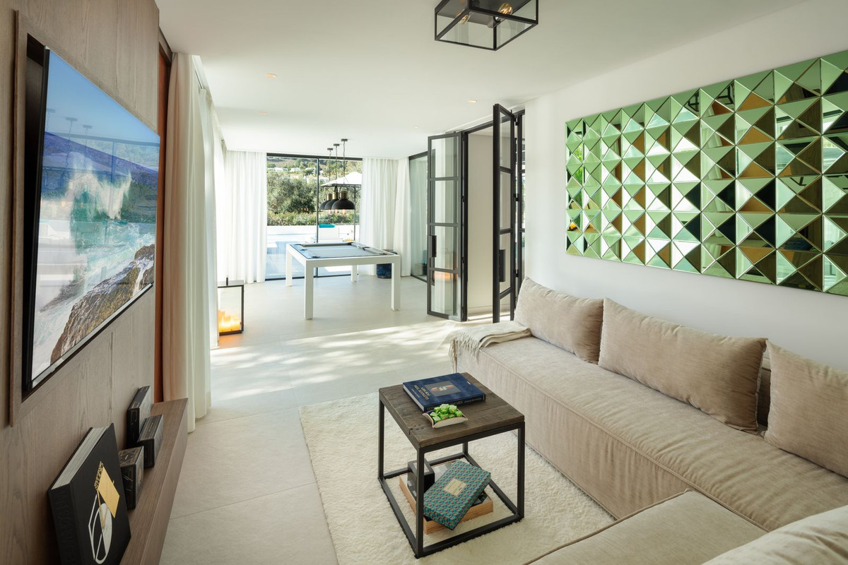 Casa de 5 Dormitorios en venta en Nueva Andalucía, Marbella