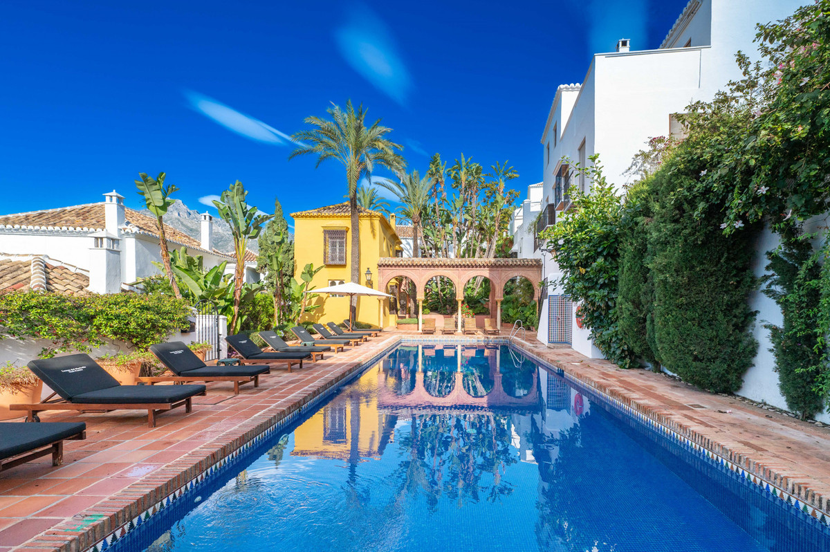 3 спални, 3 бани - Редова къща за продажба в Marbella Golden Mile
