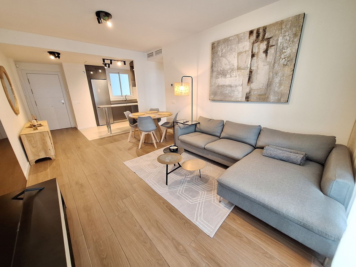Piso de 2 Dormitorios y 2 Baños en venta en Puerto Banús, Marbella