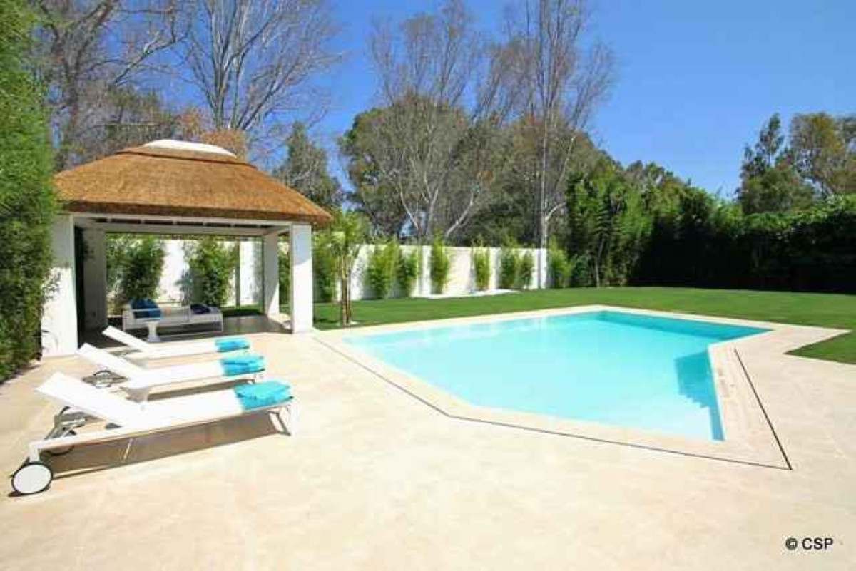 Casa de 5 Dormitorios en alquiler vacacional en Estepona