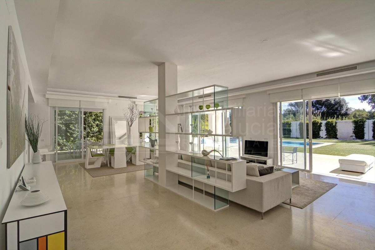 Casa de 5 Dormitorios en alquiler vacacional en Estepona
