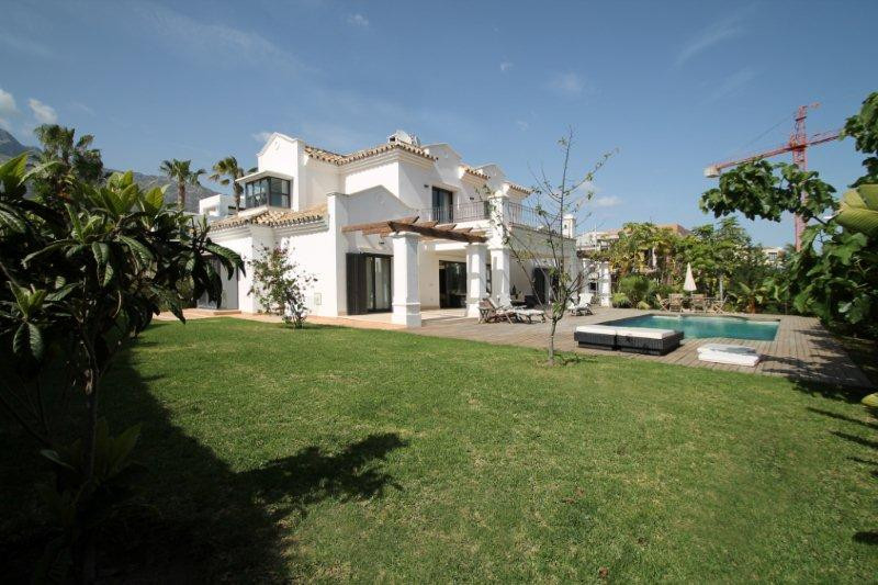 Casa de 5 Dormitorios en alquiler vacacional en Marbella Centro