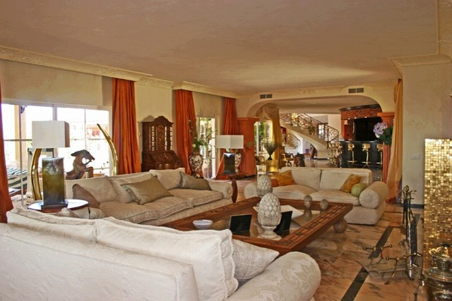 Casa de 8 Dormitorios en alquiler en Nueva Andalucía, Marbella