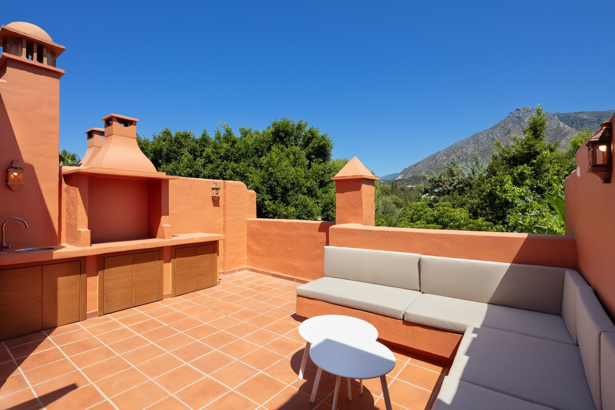 4 спални, 3 бани - Редова къща за продажба в Marbella Golden Mile
