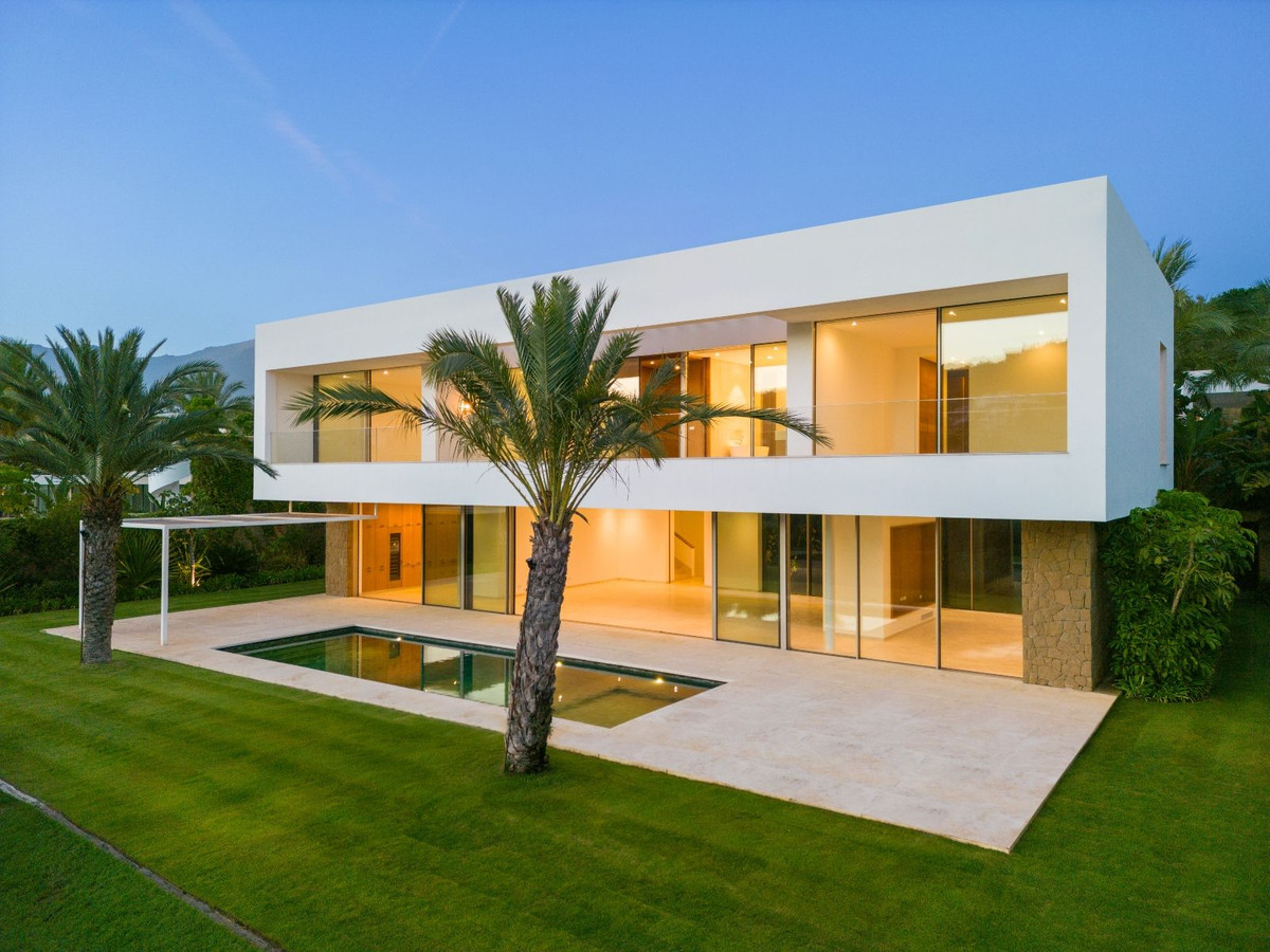 Casa de 5 Dormitorios y 6 Baños en venta en Casares