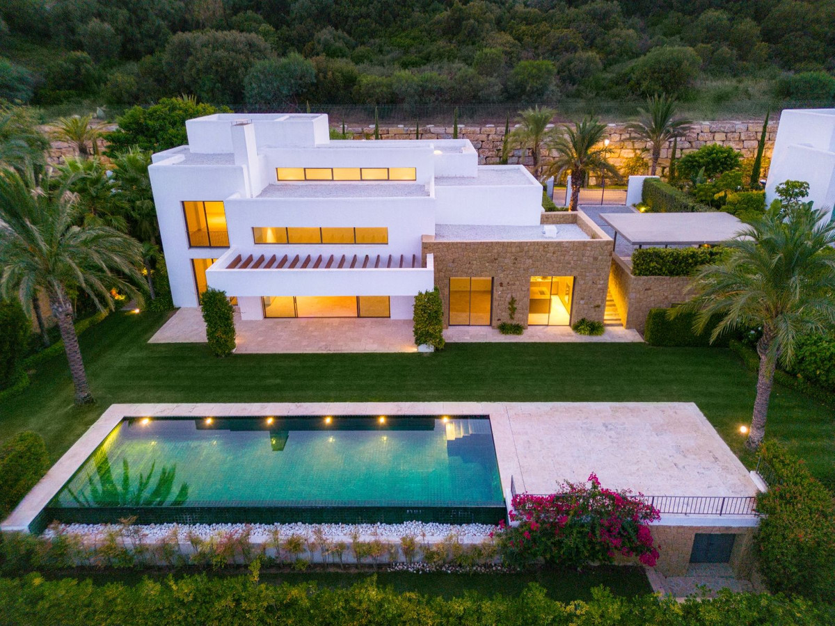 Casa de 5 Dormitorios y 6 Baños en venta en Casares