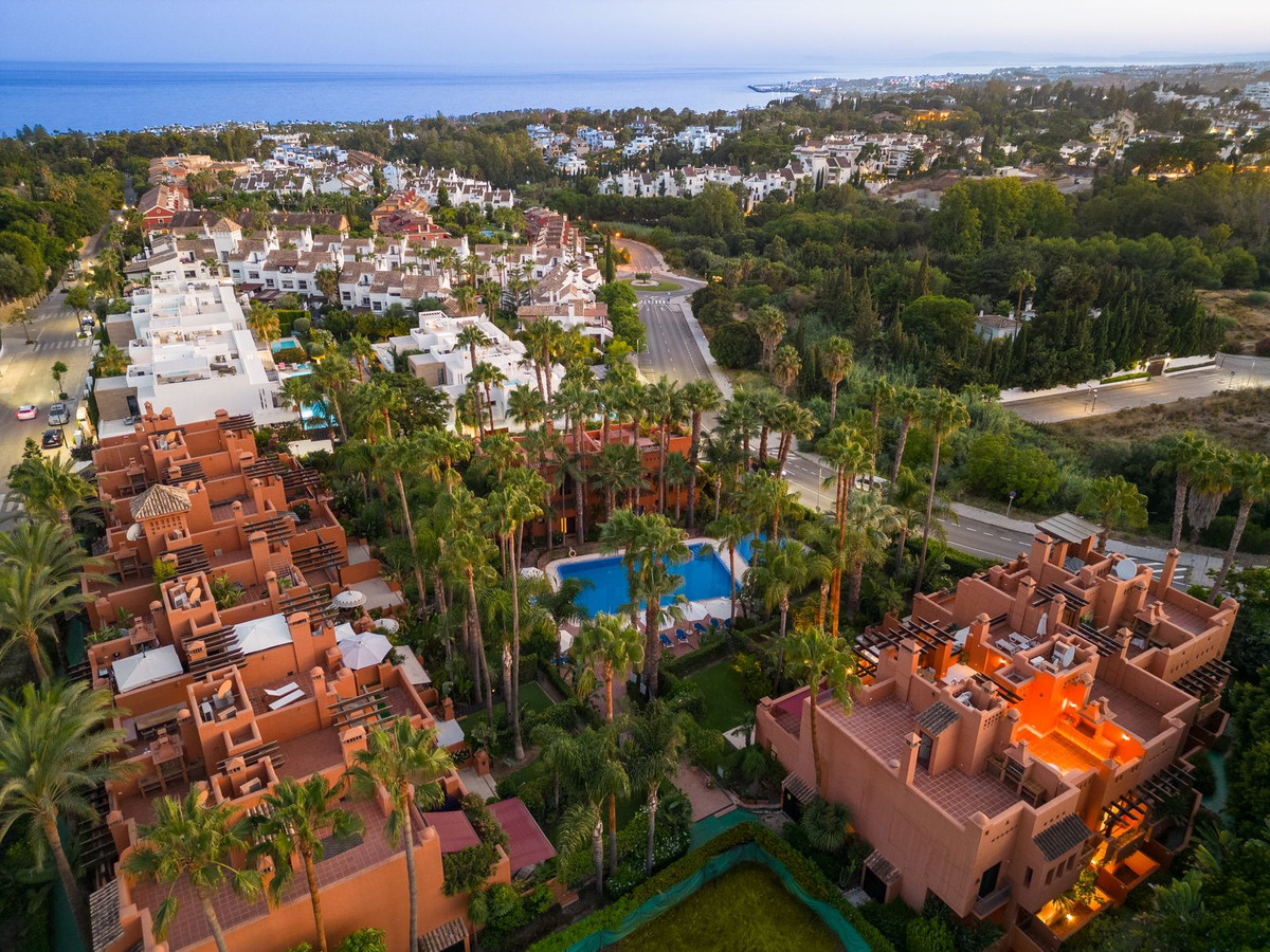 4 спални, 3 бани - Редова къща за продажба в Marbella Golden Mile