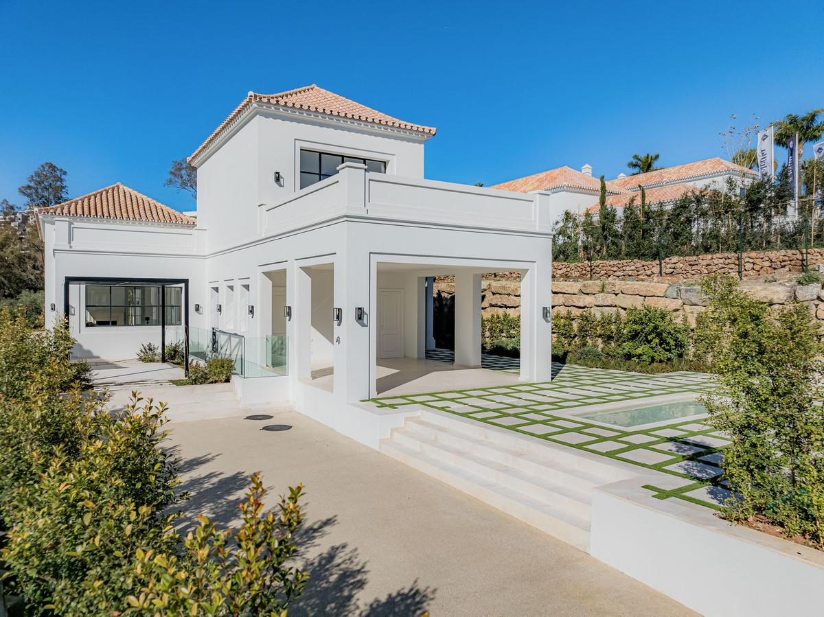 Casa de 4 Dormitorios y 6 Baños en venta en Nueva Andalucía, Marbella