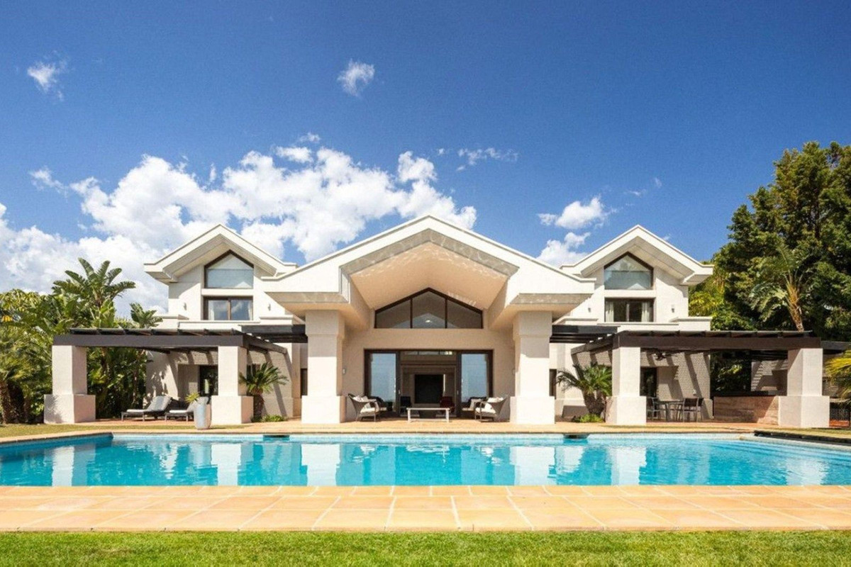 Casa de 6 Dormitorios en venta en Los Flamingos, Benahavís