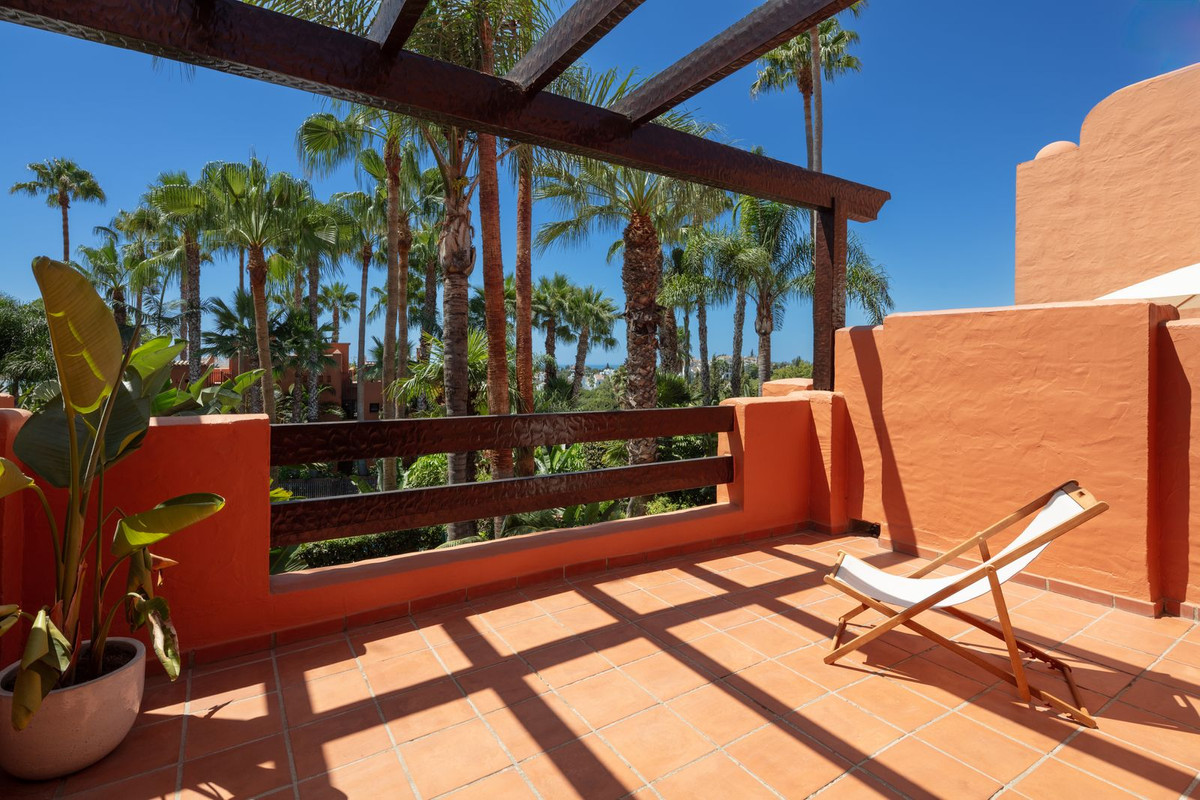 4 спални, 3 бани - Редова къща за продажба в Marbella Golden Mile