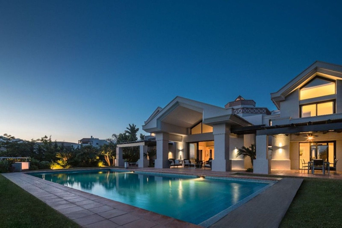 Casa de 6 Dormitorios en venta en Los Flamingos, Benahavís