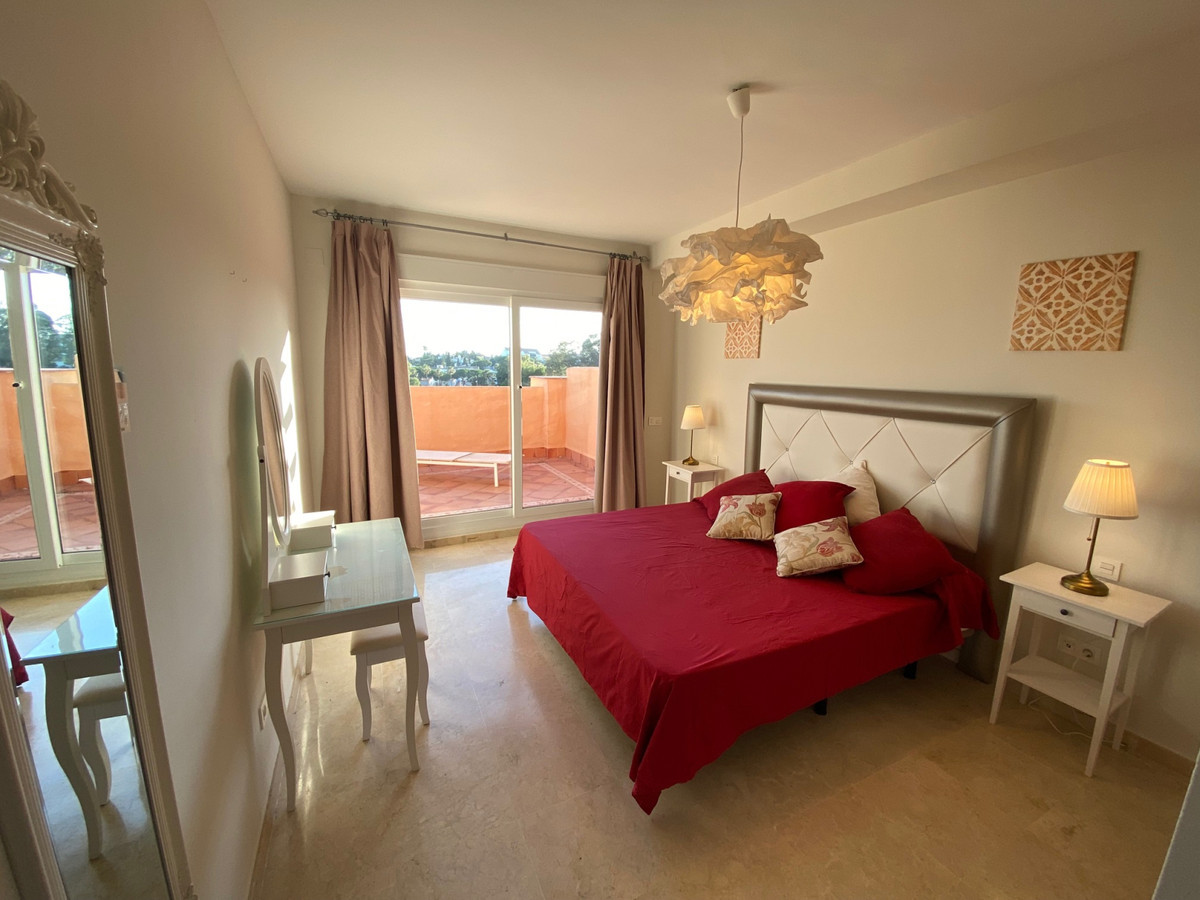 Casa Adosada de 5 Dormitorios en alquiler vacacional en Cabopino, Marbella