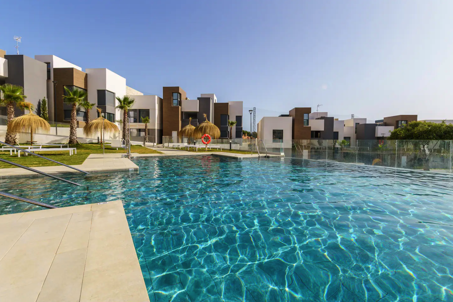 Piso de 3 Dormitorios y 2 Baños en venta en Cabopino, Marbella