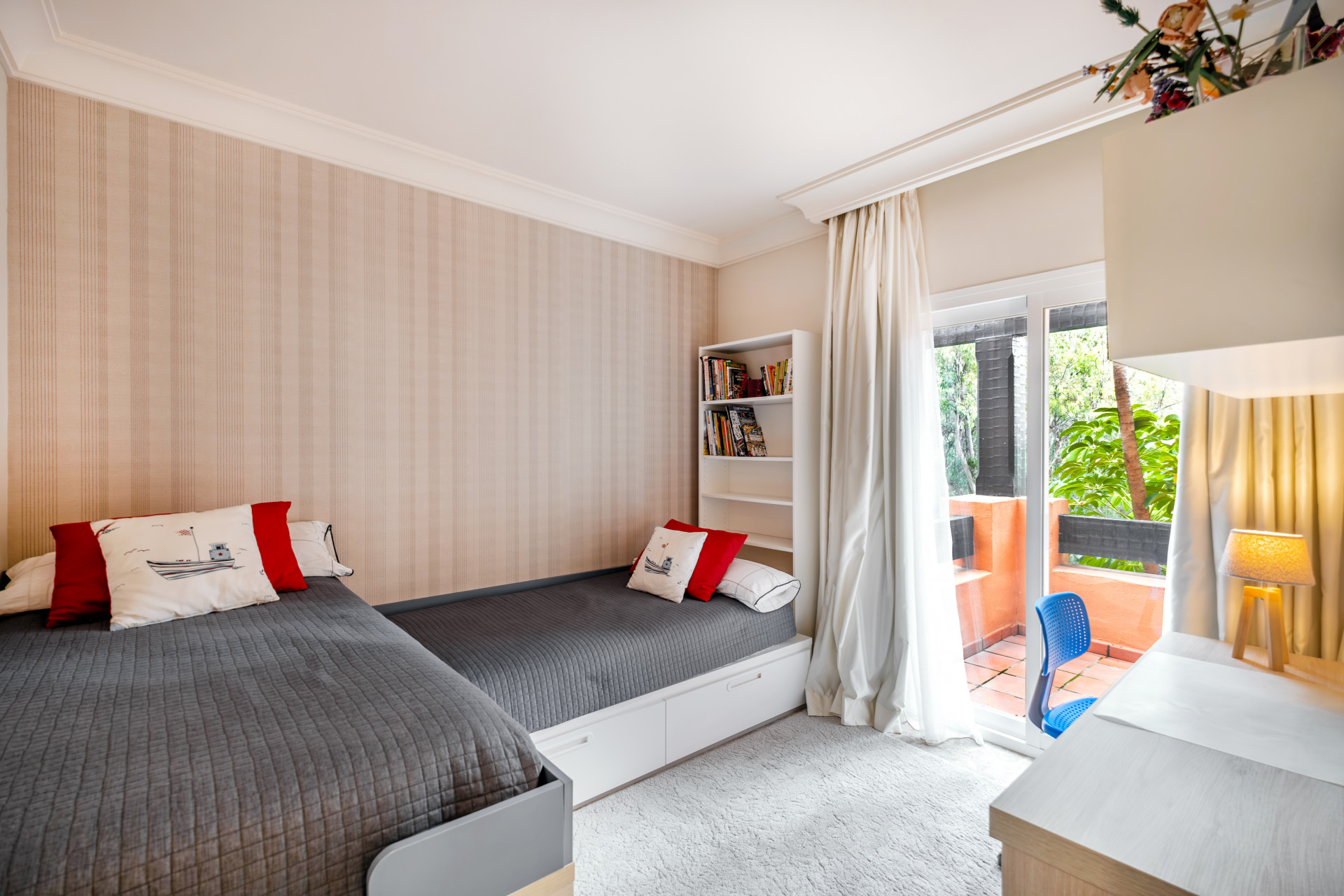 Piso de 3 Dormitorios y 2 Baños en venta en Nueva Andalucía, Marbella