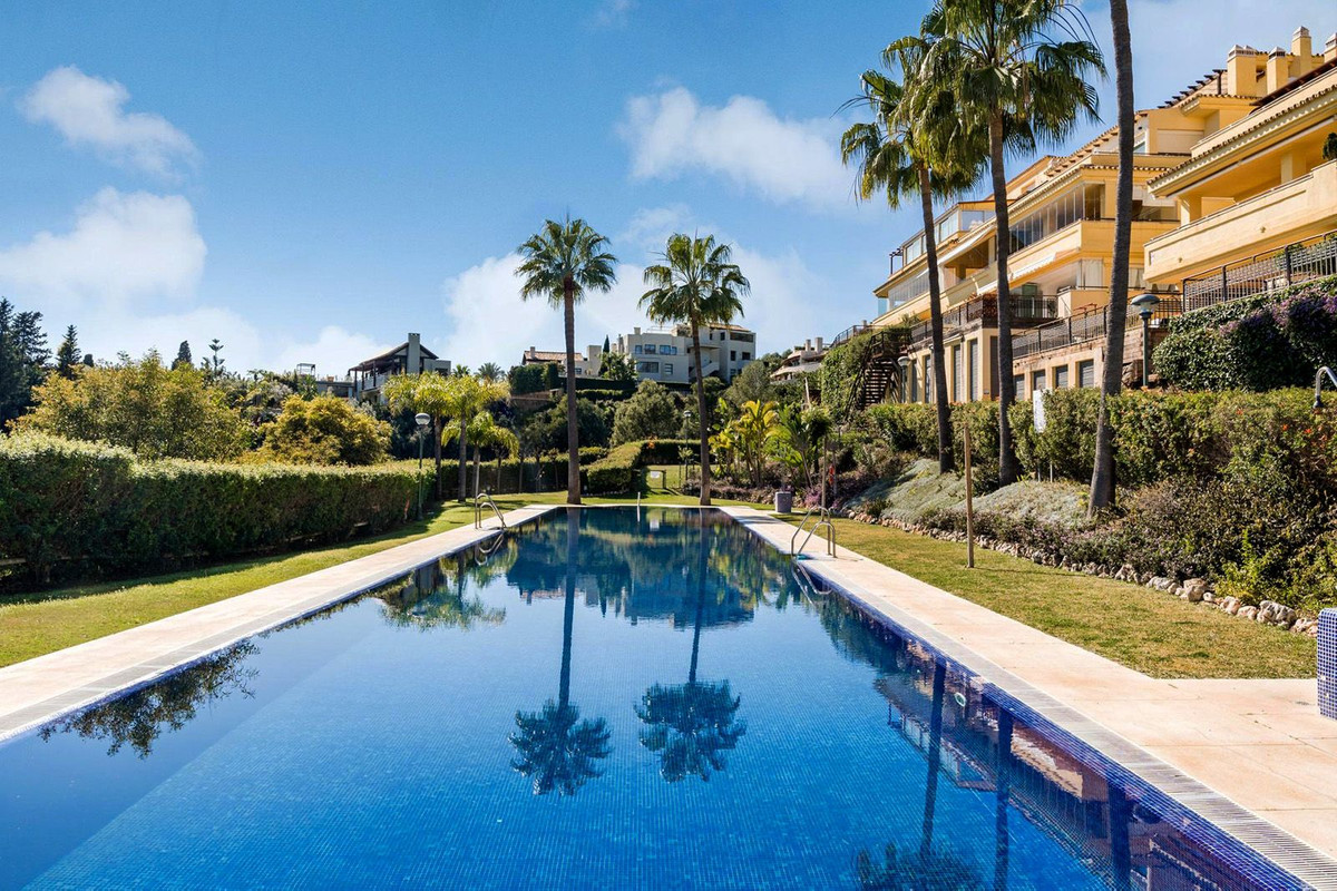 Piso de 3 Dormitorios en venta en Milla de Oro, Marbella