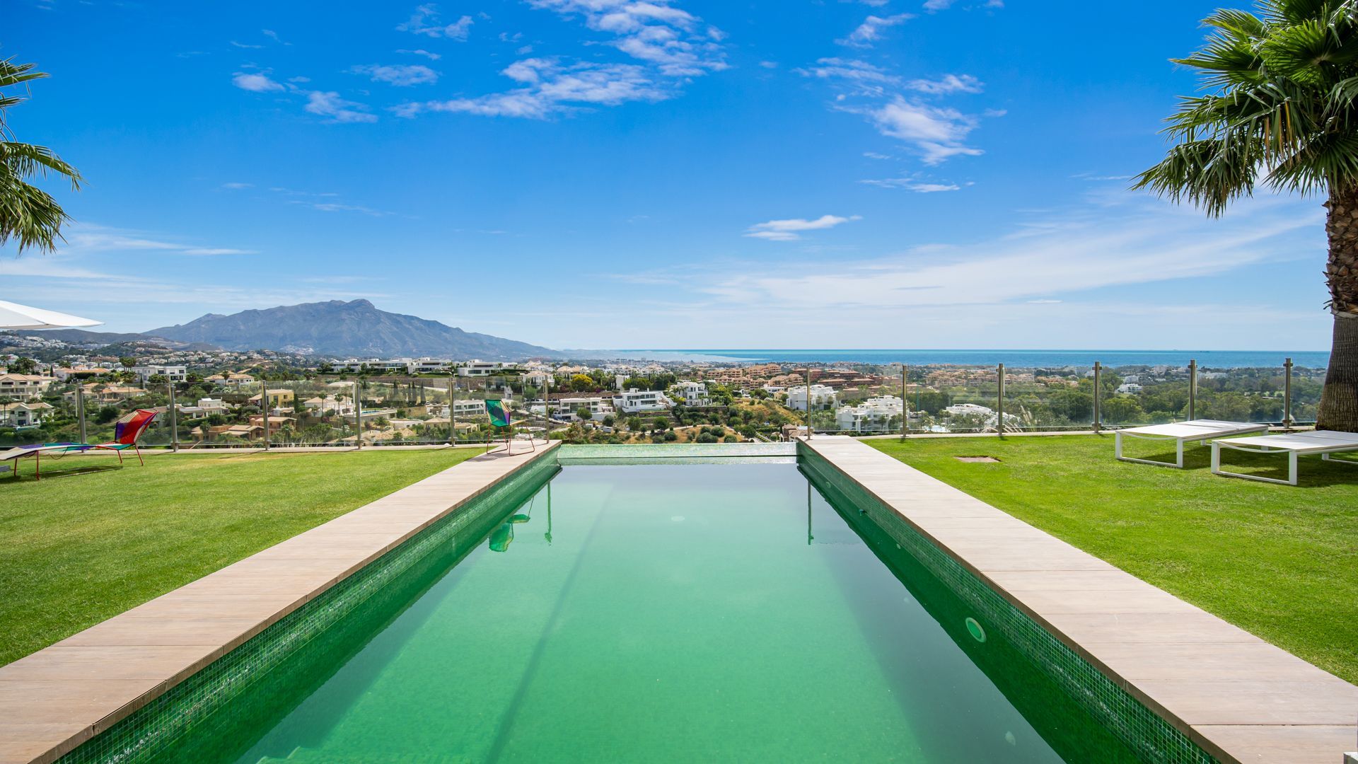 Casa de 4 Dormitorios y 5 Baños en venta en Milla de Oro, Marbella