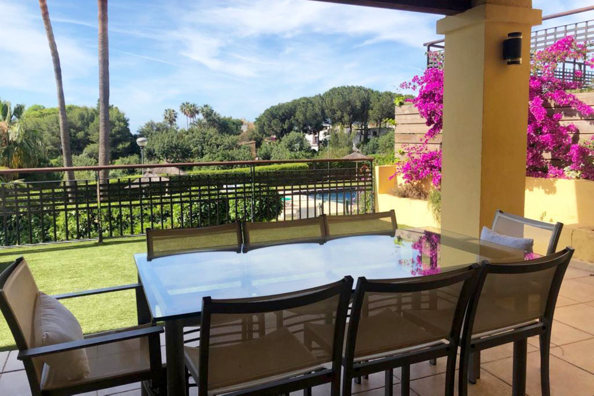 Piso de 3 Dormitorios en venta en Milla de Oro, Marbella