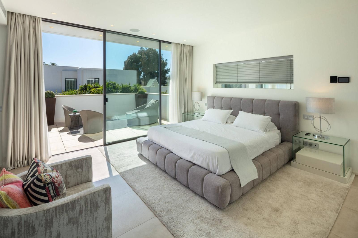 7 Bed, 7 Bath - Villa for Sale in Puerto Banus, Marbella