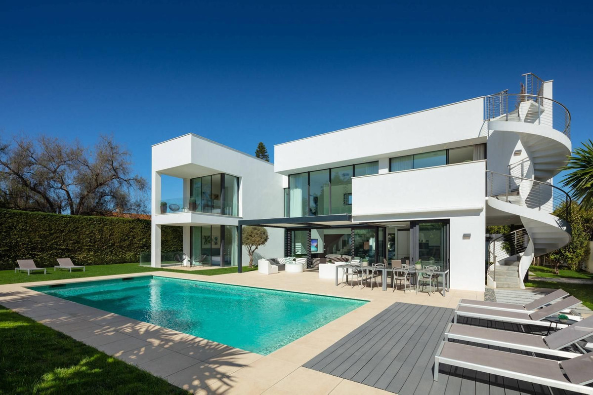 7 Bed, 7 Bath - Villa for Sale in Puerto Banus, Marbella